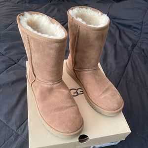 Classic short UGG boots